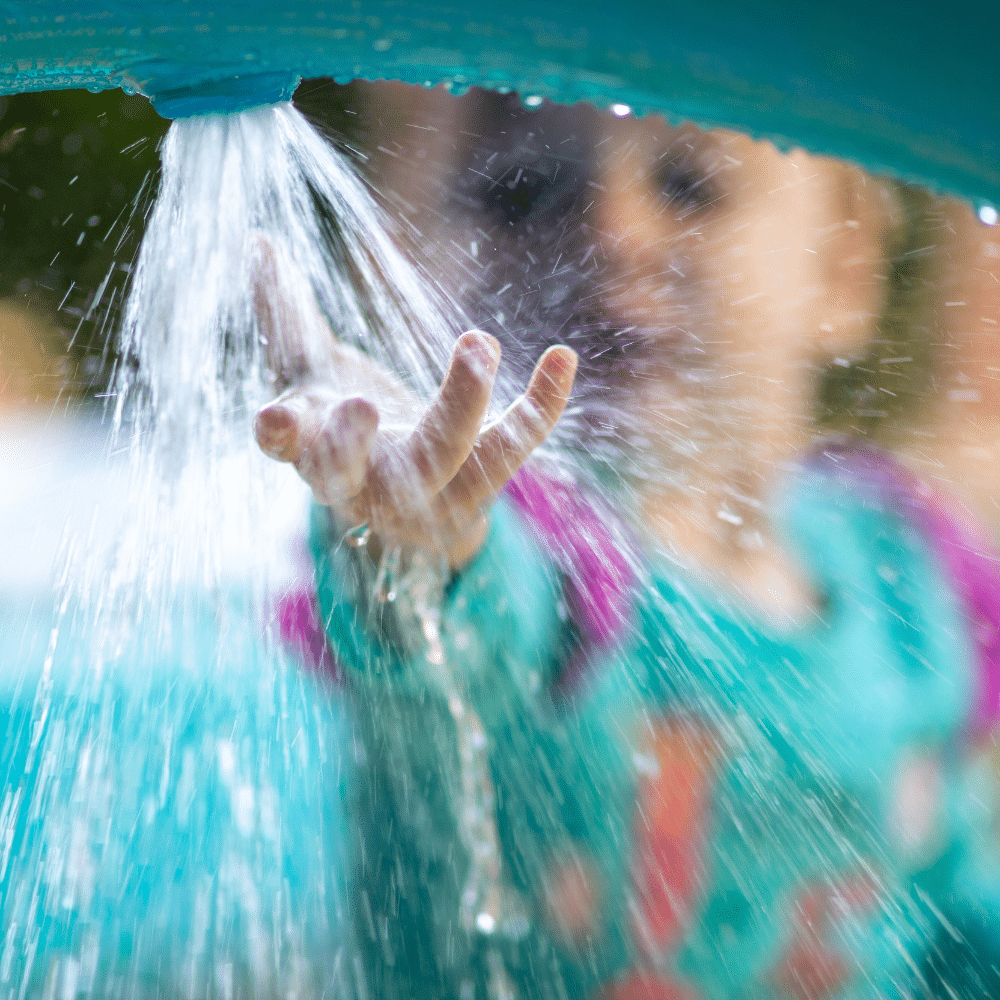 Kinder im Wasser